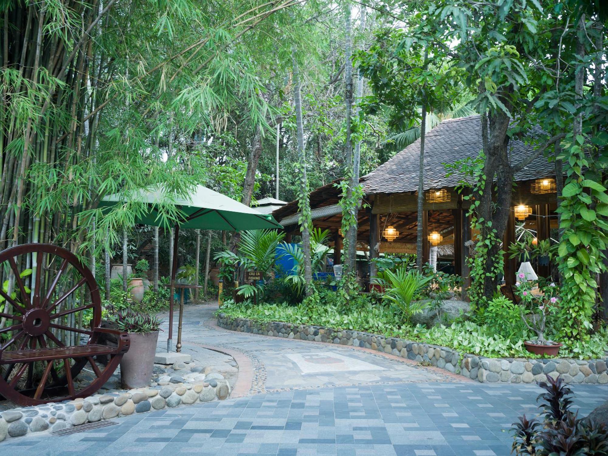 Phuong Nam Resort Thuan An Exterior foto